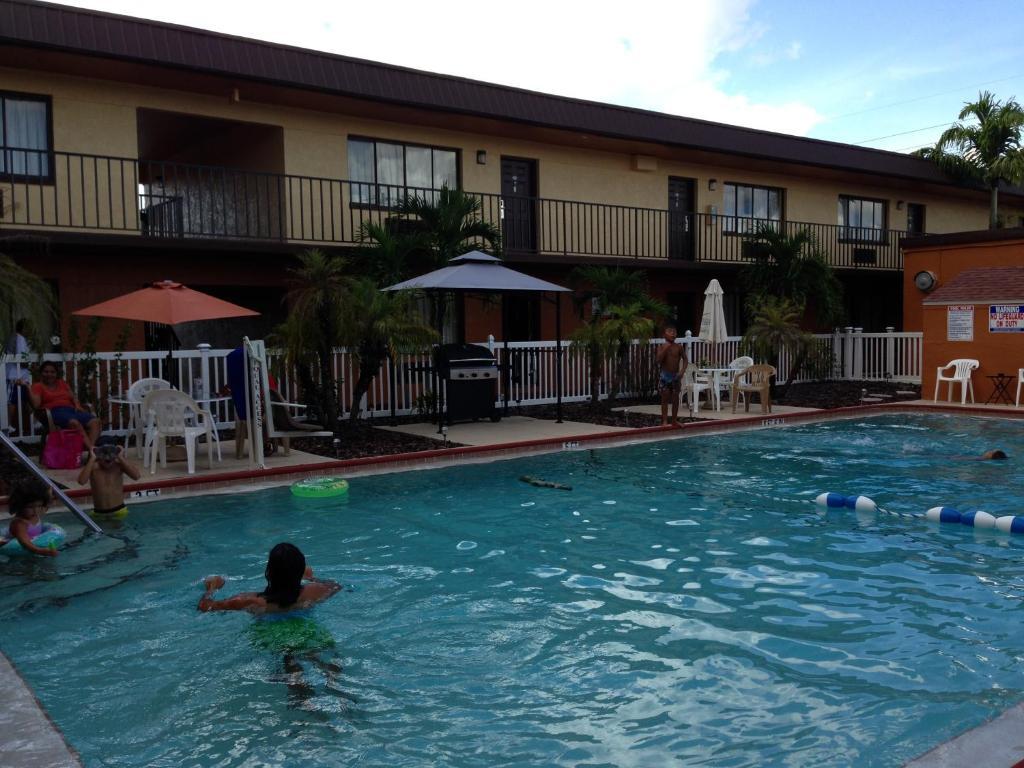 Americas Best Value Inn North Port Εξωτερικό φωτογραφία
